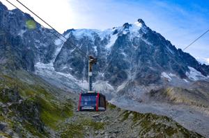 Seilbahn Aiguille Du Midi cable car ascending